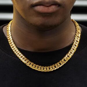 David Cuban Necklace – Gold plated Cuban link chain worn by male model in black shirt