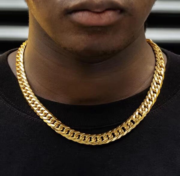 David Cuban Necklace – Gold plated Cuban link chain worn by male model in black shirt