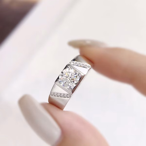 TED MOISSANITE BAND